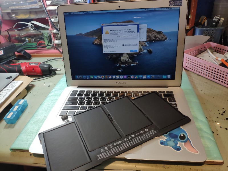 Apple a1466 2017年macbook air 不開機 不顯示 暗屏 不充電 或更換螢幕鍵盤電池 都可維修更換