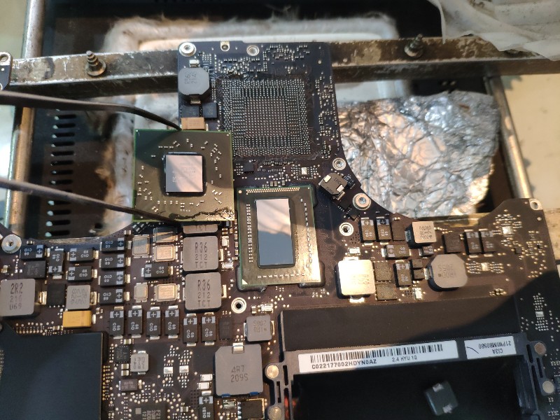 Apple a1286 白屏 更換全新顯示晶片 維修ok 修很多台了哦。。有同問題都可拿過來修。