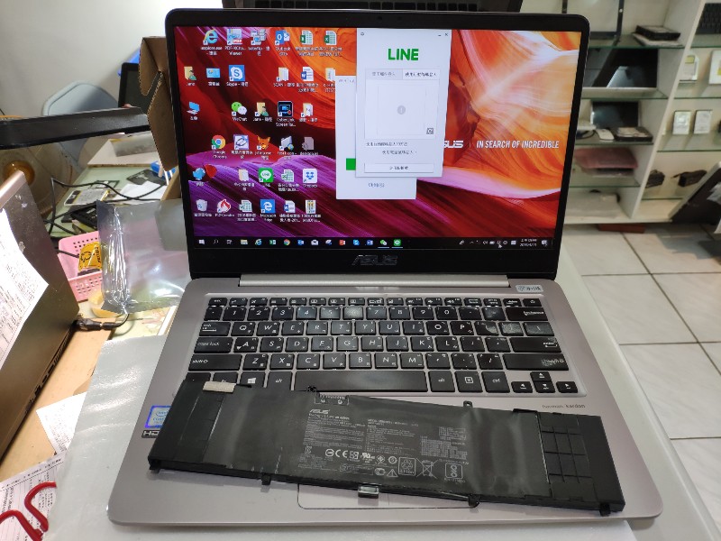 Asus ux410 電池不續電，更換電池。跟清風扇重上散熱膏。ux310
