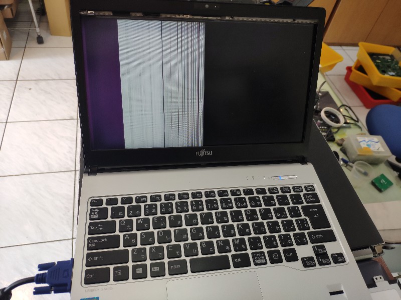 富士通 fujitsu s936p 螢幕破壞，快速更換。ok