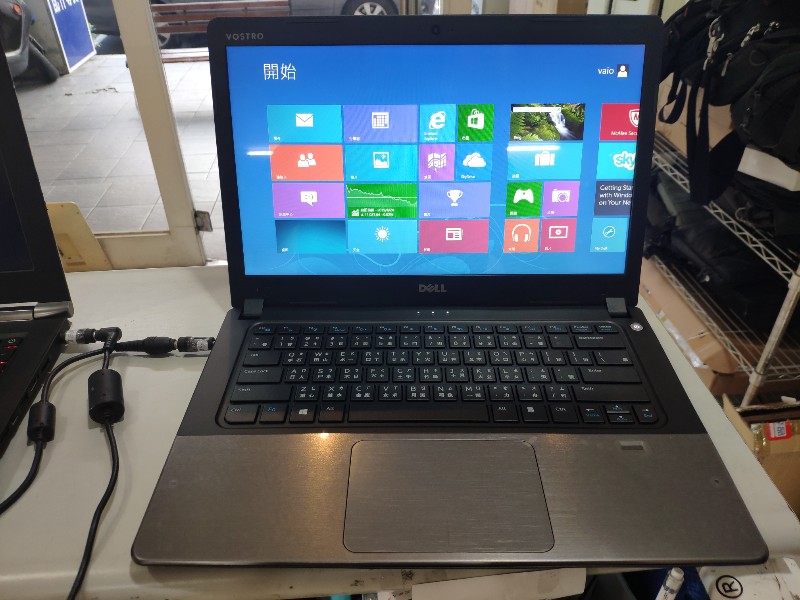DELL V5460 螢幕破裂，機板故障，鍵盤有些鍵按不出來，都可修哦。。外殼破損也有更換哦。。
