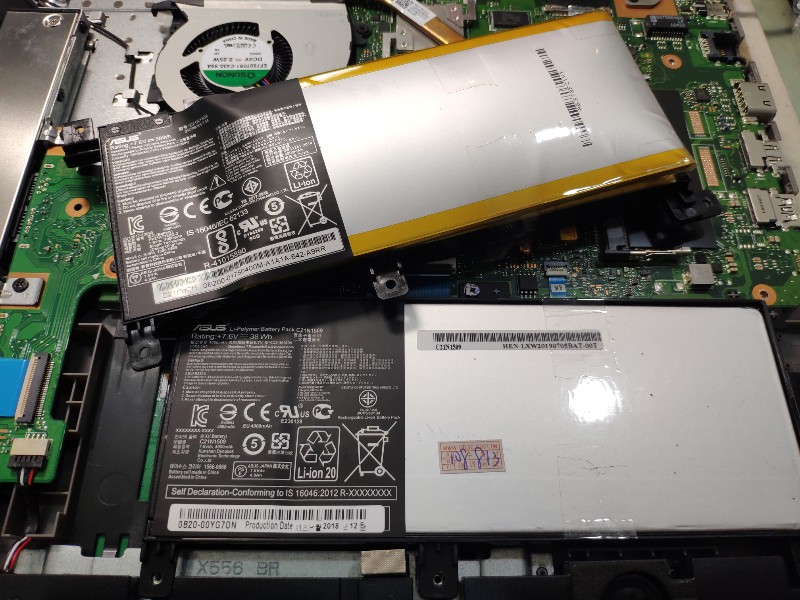 Asus x556u 電池故障澎漲，更換全新原廠電池ok.