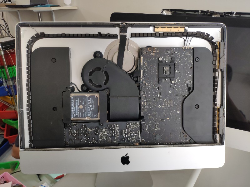 Apple imac a1418 不開機，按電源無反應，維修ok,電源模組故障。