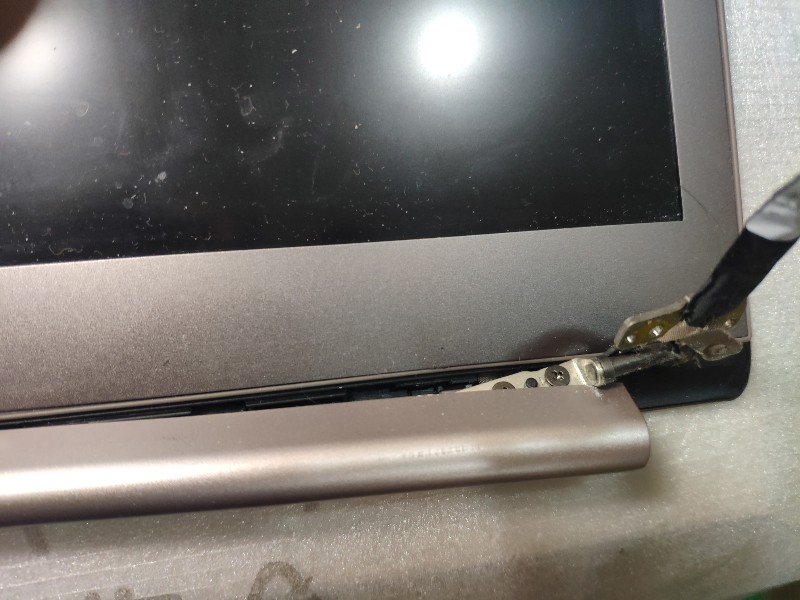 又再換asus ux303l轉軸殼了，換很多了哦，有現貨，現場更換，當天可維修好。。