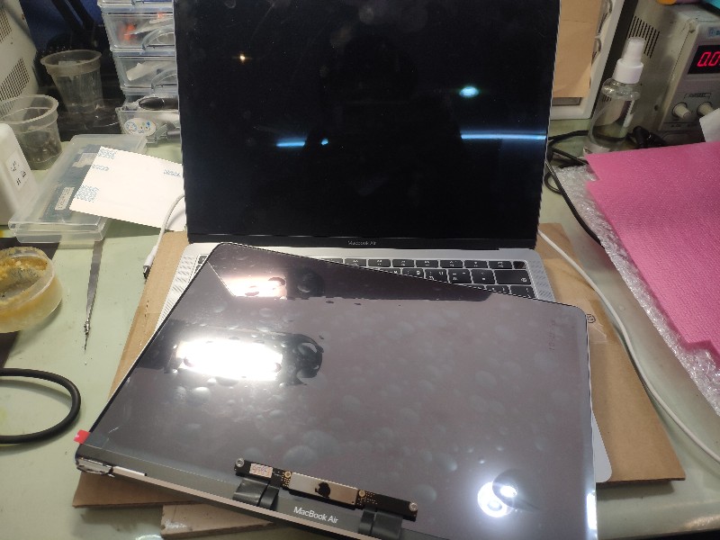 Apple a1932 2018 螢幕破壞 更換全新原裝 現場快速更換 有同問題都可來電洽詢