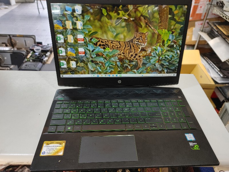實機修 hp 15 主機板滲水 花很多時間修復,更換損壞零件.2電源ic 修復線路 完修ok 客戶有重要資料要修好