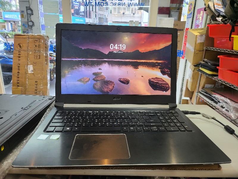 實機修-Acer a715-72 維修轉軸斷裂 現場拆修OK ，不開機 鍵盤 螢幕 電池 都可現場檢測，筆電問題都可來電洽詢。