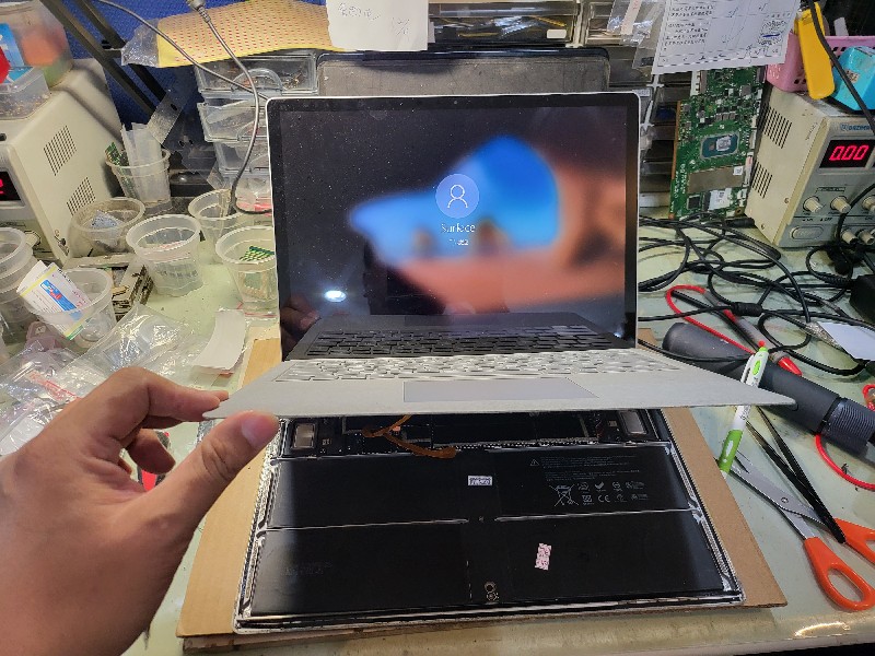實機修-surface pro7 不開機 不顯示 換板換ssd 電池 鍵盤 故障，都可維修更換，可來電洽詢。pro5  pro6 pro7 pro8 laptop book