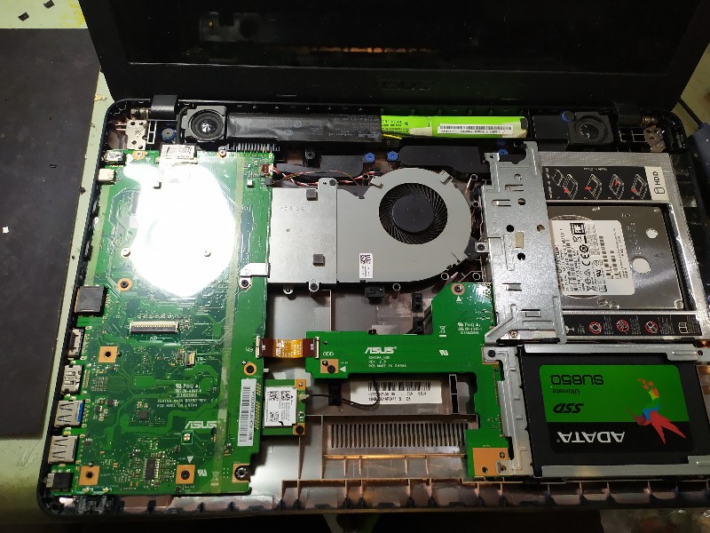 實機修-asus x541 主機板滲水，不開機，快速維修。先清潔腐蝕地方，在更換腐蝕零件，查訊號電源模組也故障一併更換，上電源開機，在燒機3小時沒問題交機。精修筆電主機板各廠牌都有維修可來電洽詢.