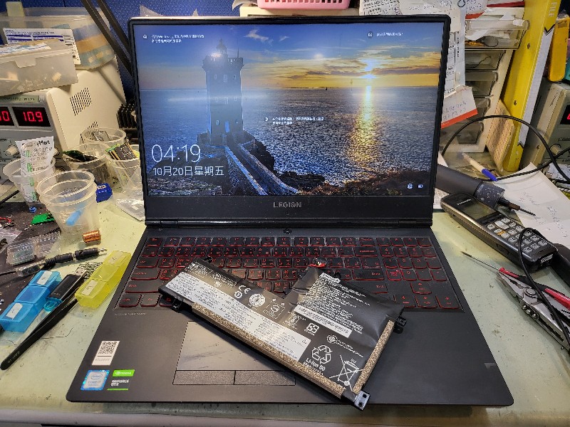 Lenovo y7000 電池膨脹.從未清潔保養風扇,風扇卡很多灰塵散熱膏硬化.現場清潔風扇重上散熱膏.更換全新電池 ok