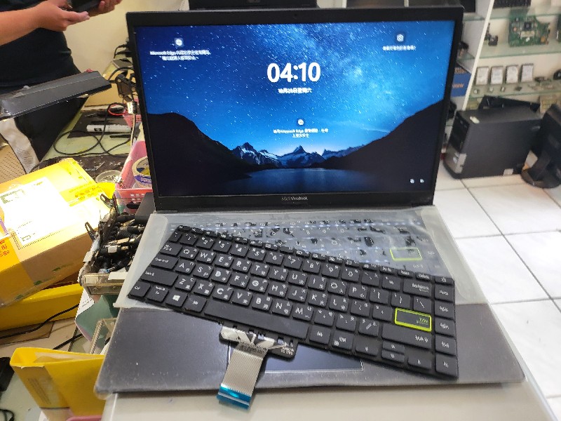 Asus m413i 鍵盤故障 有些鍵按不出來，現貨現場維修更換ok,約1-2小時完修，同問題都可送來門市維修，各廠牌筆電鍵盤都有可來電洽詢，s433 x413 d413 .