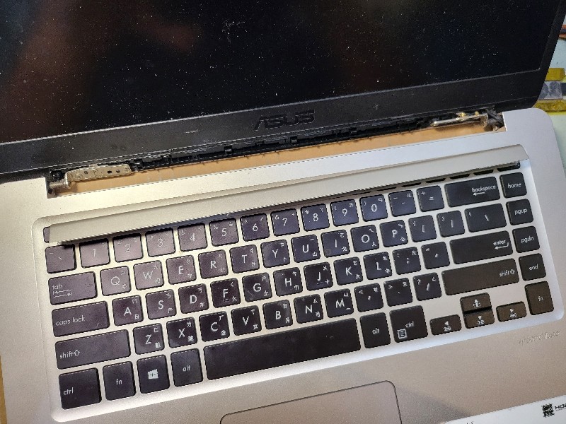 Asus s510 轉軸斷裂 現場拆機快速維修，約1-2小時完修,各廠牌筆電轉軸都有維修可來電洽詢。s410 n580 msi acer 