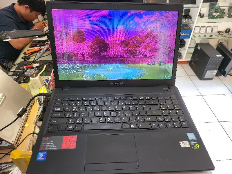 Gigabyte 技嘉 p15 螢幕顯示異常，現貨現場拆機更換ok.螢幕 鍵盤 電池 轉軸 主機板nb3c大台中專業筆電維修