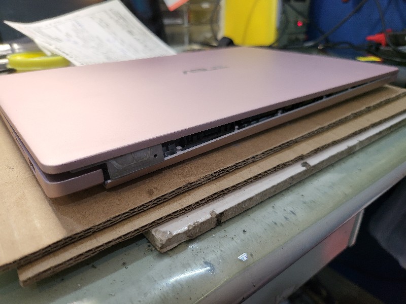 Asus s403f 上蓋轉軸斷裂 現場維修ok,此問題已修好幾百台了，快速維修 ok，同問題都可來電洽詢。專業筆電維修@nb3c