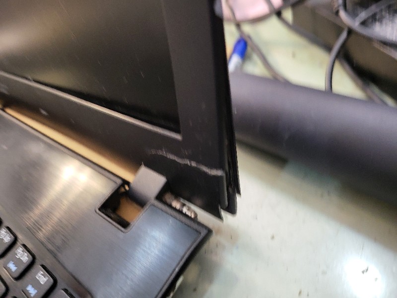 客戶送修Acer e5-575轉軸斷裂 風扇髒，快速維修現場維修約2小時完修ok,各廠牌筆電轉軸斷裂都可維修可來電洽詢