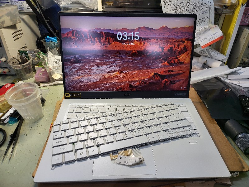 同行送修鍵盤故障acer sf514-54 很多按鍵故障，現貨現場更換快速維修約2小時完修ok,各廠牌筆電鍵盤都有現貨，可來電洽詢。專業精修筆電