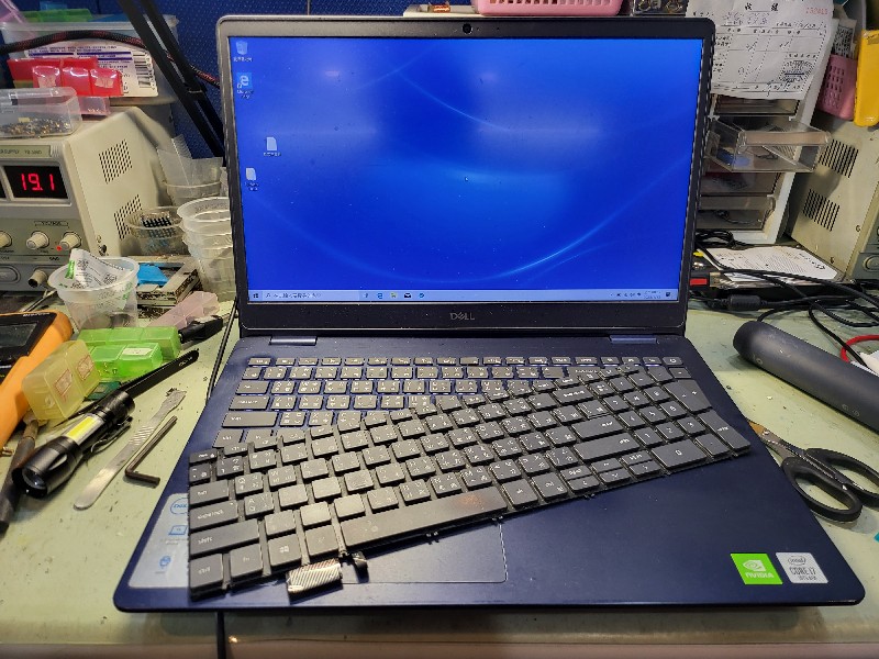 實機修-dell 15 5593 p90f 鍵盤故障，很多鍵按不出來，現貨現場更換全新鍵盤，ok,各廠牌鍵盤都有更換可來電洽詢。