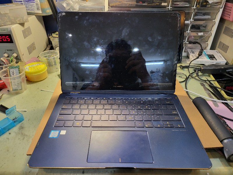 Asus ux370 觸摸螢幕破裂，現貨現場更換，各場牌筆電觸摸螢幕破裂都可更換可來電洽詢.nb3c大台中筆電維修