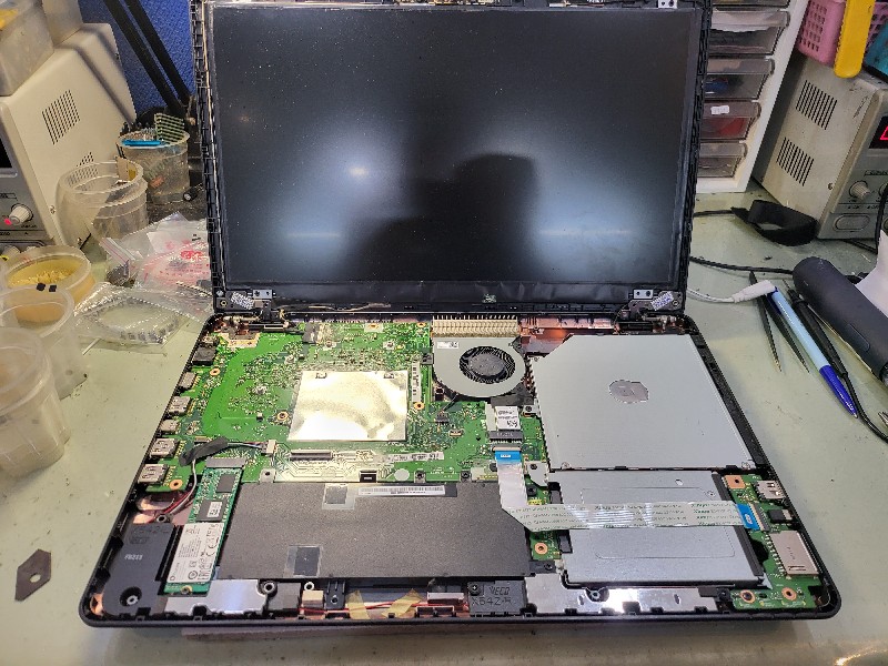 Asus x542u 轉軸斷裂 上蓋斷裂，現場維修約1-2小時快速完修OK,各廠牌轉軸斷裂都可維修可來電洽詢。