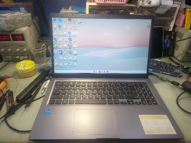 Asus x515e 不開機 不過電 按開機鍵也無反應，查主機板訊號為電源短路，更換胆電容開機 ok,專業筆電主機板快速維修。