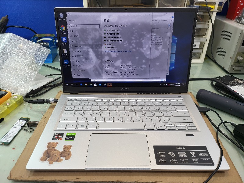 Acer sfx14-41g 客戶保固內滲水不開機送原廠維修，送修好多天了才報價，報天價幾乎可在買一台全新機了約2萬多。送至本門市滲水機都是快速維修隔天報價因為滲水是要先清潔滲水機板不再讓零件腐蝕，檢測後主機板+螢幕（有水跡）報價才8千多元。1-2天完修ok，維修好保固90天,有同問題都可送來門市維修。