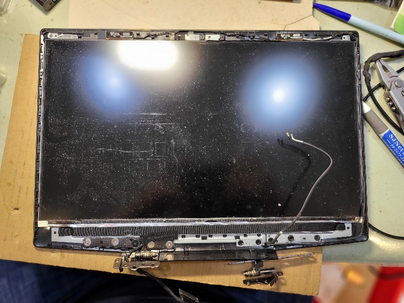 Dell G3 客戶送修，轉軸外殼斷裂，此台有轉軸斷裂通病已修很多台了喔，可現場維修，可當天修好，約1-2小時，有同問題都可送來門市維修。