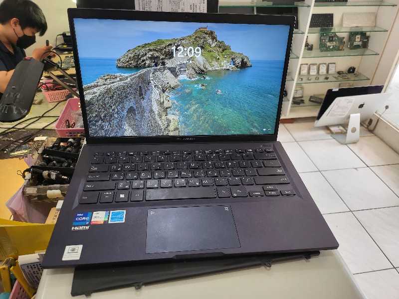 Asus b1408c 機板滲水 不開機 鍵盤 螢幕 電池 故障都可快速維修.可來電洽詢。