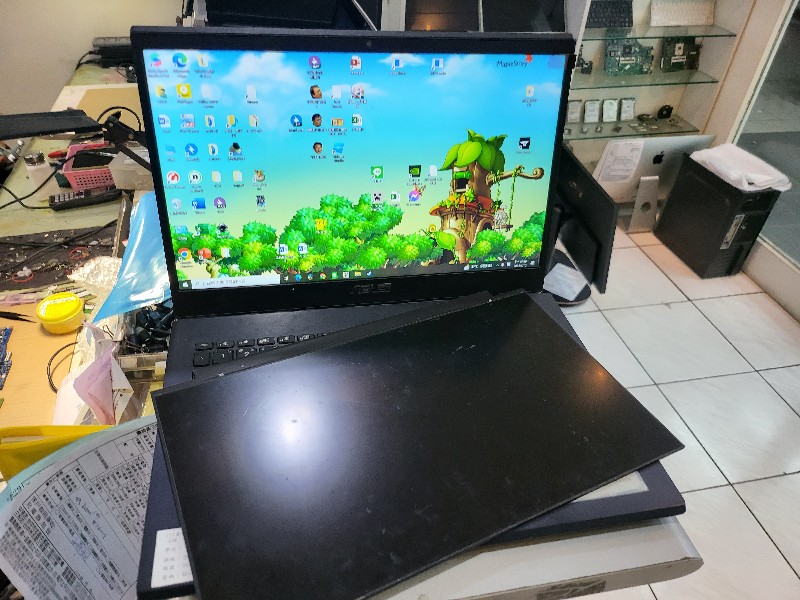 Asus f571g 螢幕破裂 現貨現場更換，各廠牌螢幕都有可來電洽詢。@nb3c
