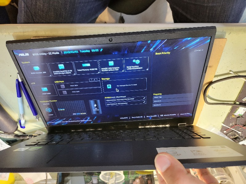 Asus x571 筆電維修-客戶送修查主機板電源短路，查訊號拆主機板供電訊號，故障為cpu供電mosfet 燒壞，有同問題都可送到門市，精修主機板，螢幕 電池 鍵盤 外殼都可現場維修。@nb3c筆電精修。