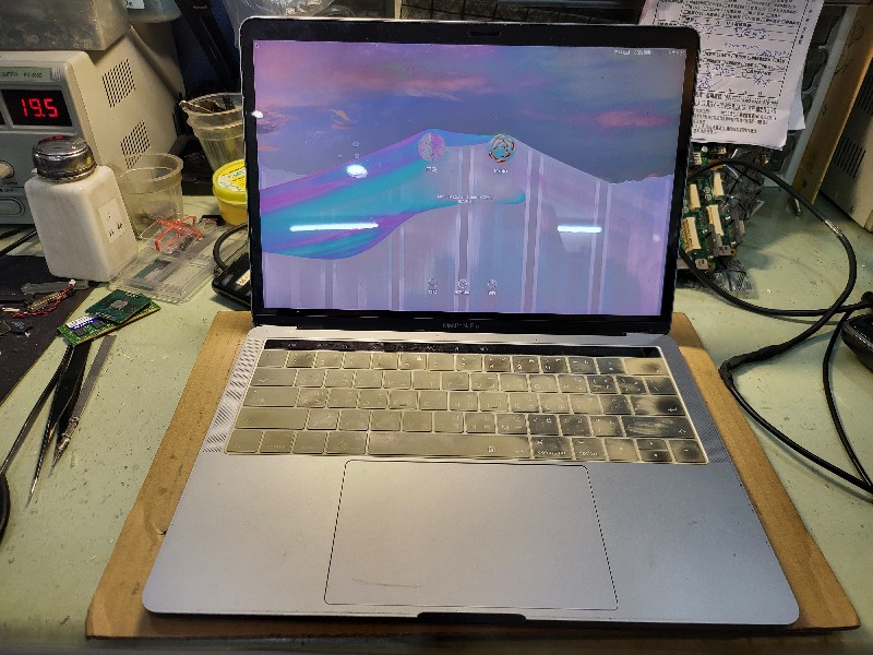 Apple a1706 螢幕顯示異常，客戶寄修 檢測後為螢幕故障，快速更換ok,有同問題都可送來維修。