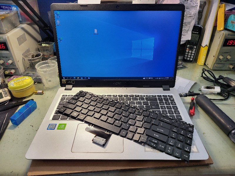 Acer a515-52  同行送修，鍵盤卡鍵，現貨現場更換ok,同問題都可送來門市維修，現貨現場更換ok,各廠牌筆電故障不開機不顯示 螢幕故障 鍵盤 電池 轉軸斷裂 主機板故障問題 都可來電洽詢。