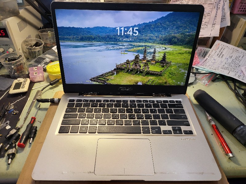 Asus s410 客戶送修，不開機不過電，按電源鍵無反應，查主機板19v電源訊號為短路，快速檢測到靠近充電模組電源19v胆電容燒壞，更換ok,開機，有同問題都可送來門市維修，精修主機板@nb3c