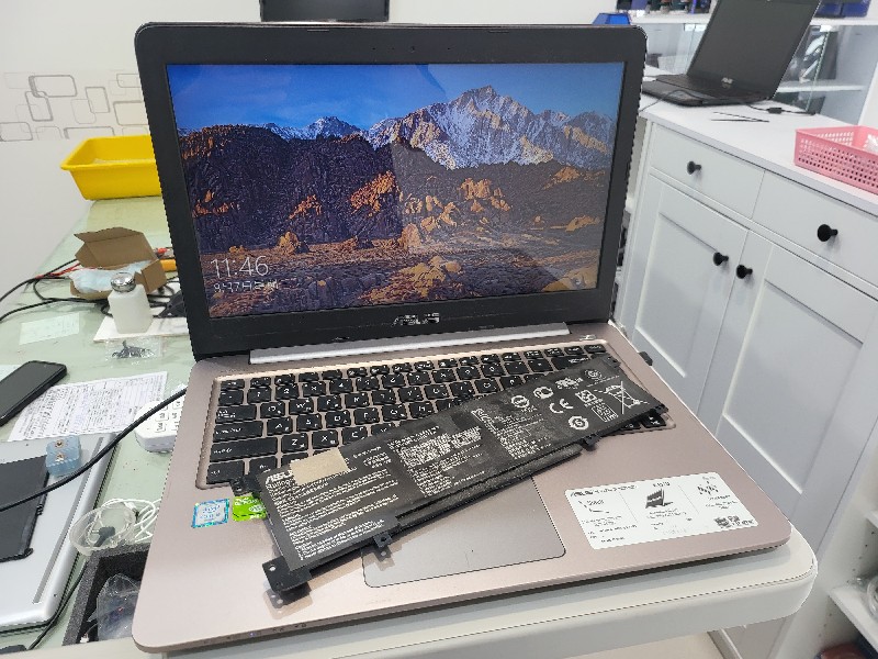 Asus k401u 電池故障膨脹 現貨現場安裝ok,現場好，各廠牌筆電電池都有可來電洽詢，@nb3c