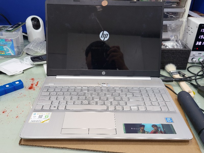 Hp 15s tpn c139 客戶送修，有滲飲料，清潔800元，現場清潔還重上散熱膏，開機正常ok,有同問題都可送來門市。@nb3c