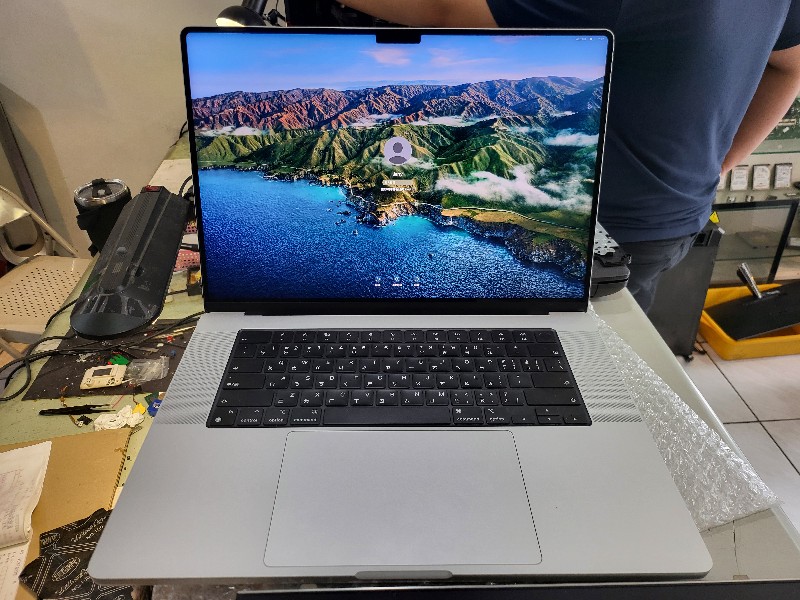 客戶送修 apple a2485 螢幕破裂，現貨現場更換，同問題，都可來電洽詢，專業筆電維修@nb3c