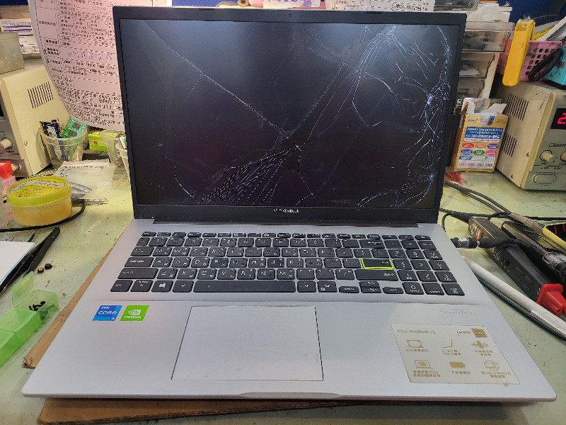 Asus x513ep 螢幕破裂 現貨現場安裝ok,各廠牌螢幕都有現貨可來電洽詢.nb3c大台中筆電維修