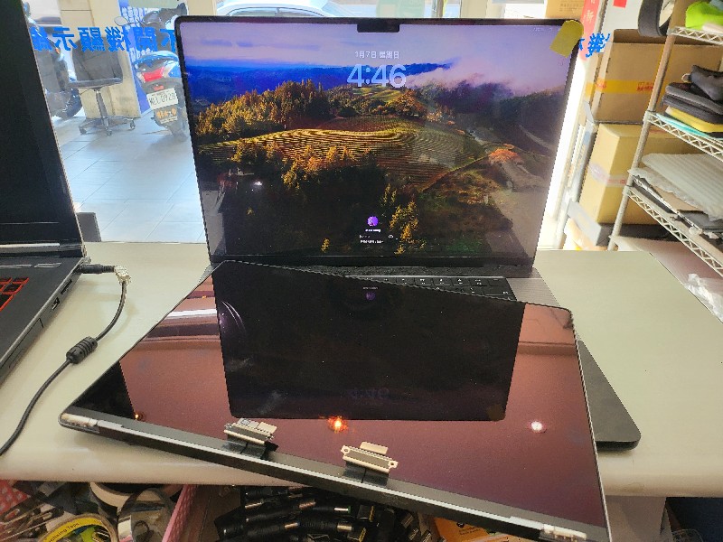Apple macbookpro a2485 螢幕故障 不顯示 現貨現場更換ok.各廠牌apple螢幕都有可來電洽詢.精修主機板.