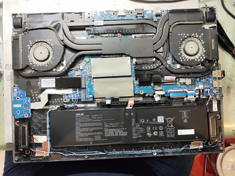 Asus 筆電 過熱 溫度的高 底部燙 當機 清潔保養散熱膏更換重上 溫度降10度,實機拆解 專業筆電拆解清潔.nb3c筆電維修