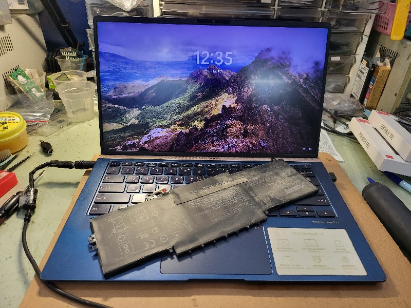 Asus ux433f電池不續電現貨現場安裝ok,各廠牌筆電電池都有現貨.可來電洽詢.nb3c大台中筆電維修