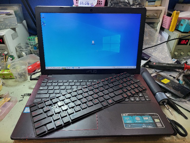 Asus x550v 鍵盤故障 硬碟壞軌變速度慢，硬碟更換ssd 鍵盤現貨現場安裝，實機拆解，當天取件，有同問題都可送到門市維修，nb3c大台中筆電維修