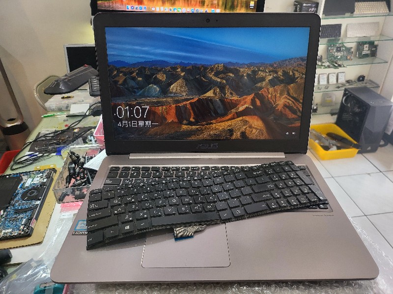 Asus ux510u 鍵盤故障，現貨現場安裝，快速維修ok,各廠牌鍵盤 電池 螢幕 轉軸斷裂 現貨更換可來電洽詢，nb3c大台中筆電維修