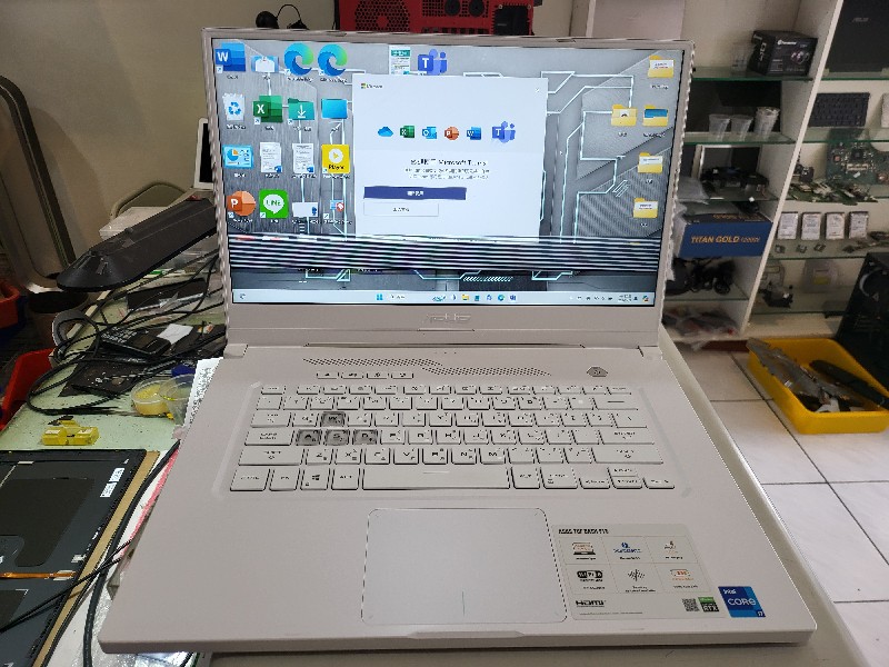 Asus fx516p 螢幕顯示異常有線條，現場拆解更換全新螢幕ok,各廠牌螢幕都有現貨，有同問題可送到門市維修，nb3c大台中筆電維修