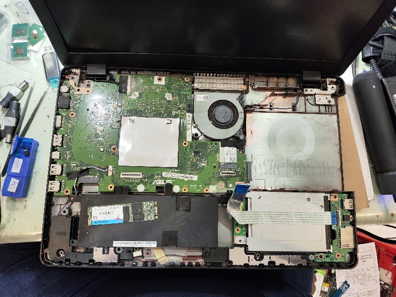 Asus x542u 轉軸斷裂 開開的 實機拆解維修ok,已修上百台此斷裂故障問題，現場維修約1-2小時完修ok,各廠牌都可轉軸斷裂維修.