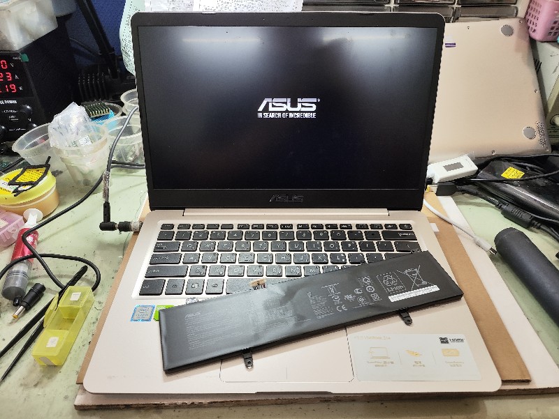 Asus s410 電池故障 膨漲 不充電 ，電池現貨現場安裝ok,各廠牌電池都有可來電洽詢