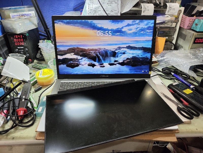 Asus x515螢幕不顯示，外接有顯，實機修拆螢幕更換ok,各廠牌螢幕都現貨可現場安裝完修