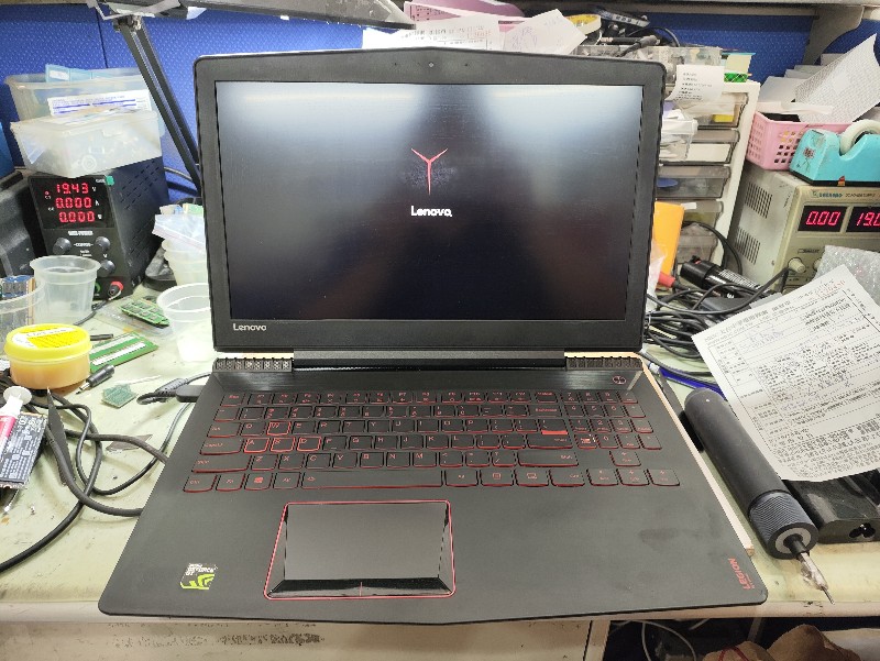 Lenovo y520 不開機 不過電 實機拆解維修，拆主機板測電源訊號，有小短路測量到南橋為短路，先斷開南橋電源訊號後電源訊號正常了，南橋阻值短路，直接拆下換南橋ok,開機功能全測正常，此南橋有封膠較難搞，最後還是搞定.