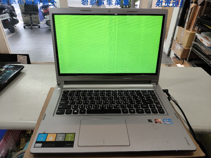 Lenovo s400 螢幕顯示異常 現場維修更換實機拆解 約30分鐘完修ok,各廠牌螢幕都有可來店快速維修更換 nb3c