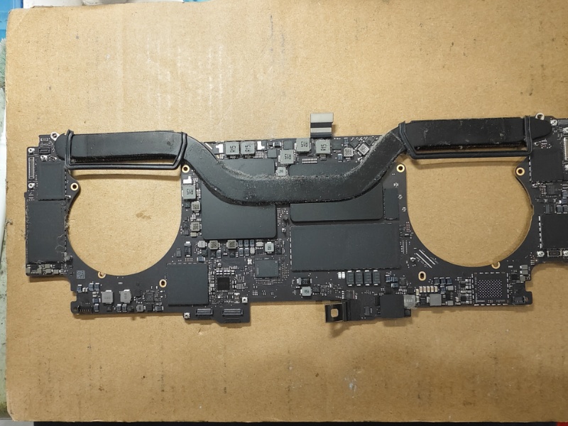 APPLE A1990 實機拆解維修 不過電不開機,插電無反應 檢測主機板電源訊號 有短路 查到電源模組零件故障更換後OK開機顯示正常 裝機測OK 技術故障位置不方便透露 專業各廠牌筆電都有維修,螢幕 鍵盤 外殼轉軸 主機板專業維修 快速維修當天可維修好 可來電洽詢 LINE:@nb3c