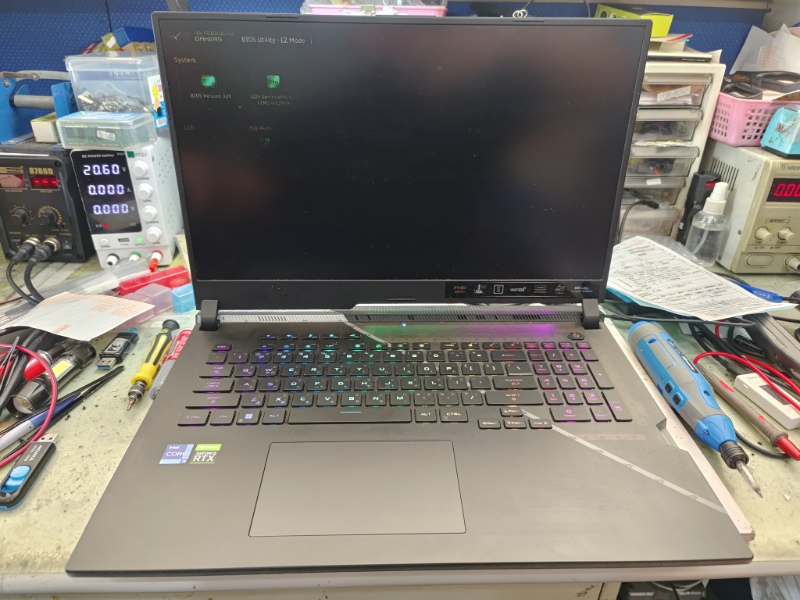 Asus g733zw 螢幕故障顯示異常 不顯示 現貨螢幕現場安裝維修ok 各廠牌筆電都有維修，螢幕 鍵盤 外殼轉軸 主機板專業維修 可來電洽詢 LINE:@nb3c