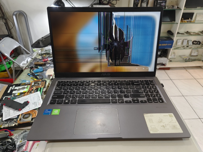 Asus x515e 螢幕破裂 實機拆解維修 現貨螢幕現場更換ok 各廠牌螢幕都有可來電洽詢 大台中筆電專業維修 line:@nb3c